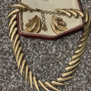 Trifari Gold Leaf Necklace and Earring Set